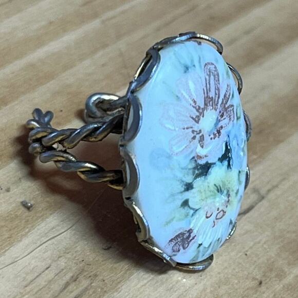 Vintage Women's Oval Floral Flower Ring. Braded Band. hand painted stone?? - Picture 1 of 9
